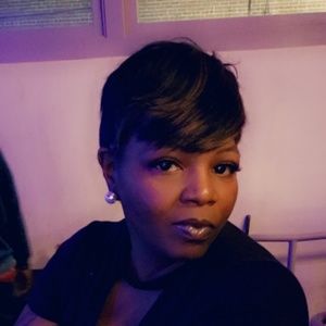 Meet your Posher, Delondra